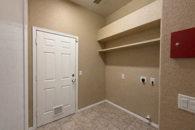 Building Photo - 10745 E 38th Ln