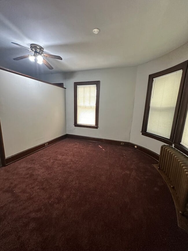 Building Photo - Beautiful Second Floor 3 Bed/1 Bath