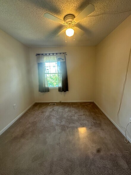 Building Photo - 914 C Avenue