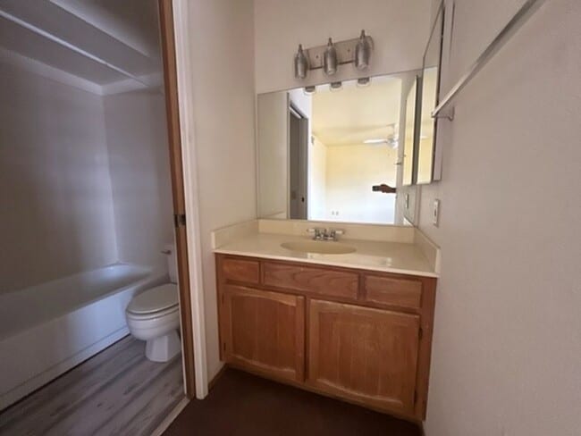 Building Photo - 454 Riverfront Dr