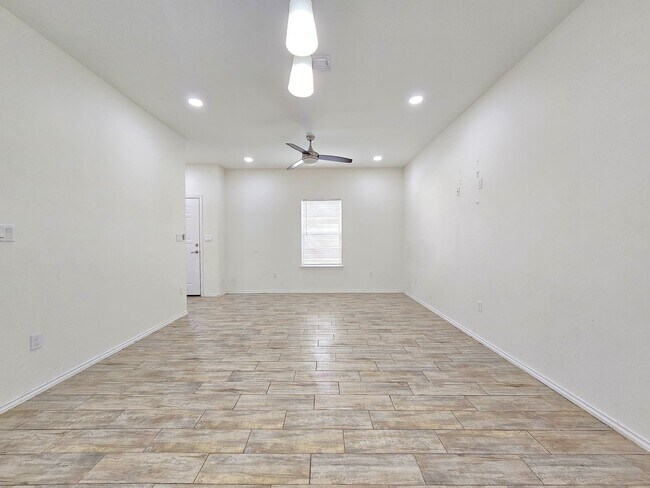 Building Photo - 1809 Atrium Pl Dr
