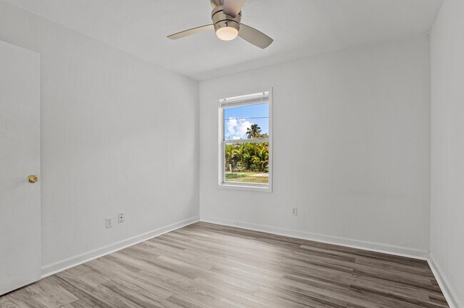 Building Photo - 612 Santa Barbara Blvd S