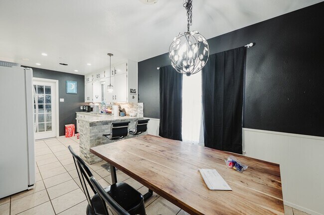 Building Photo - 1529 E 52nd St