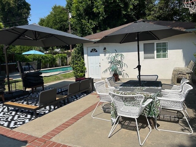 Building Photo - 6614 Noble Ave