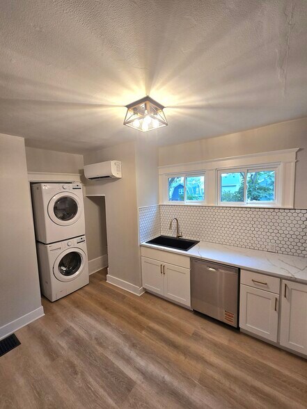 Building Photo - 2032 Elm Ave