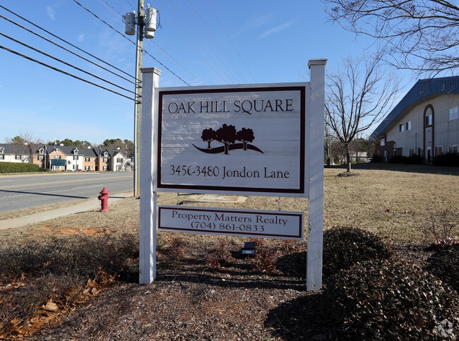 Building Photo - Oak Hill Square