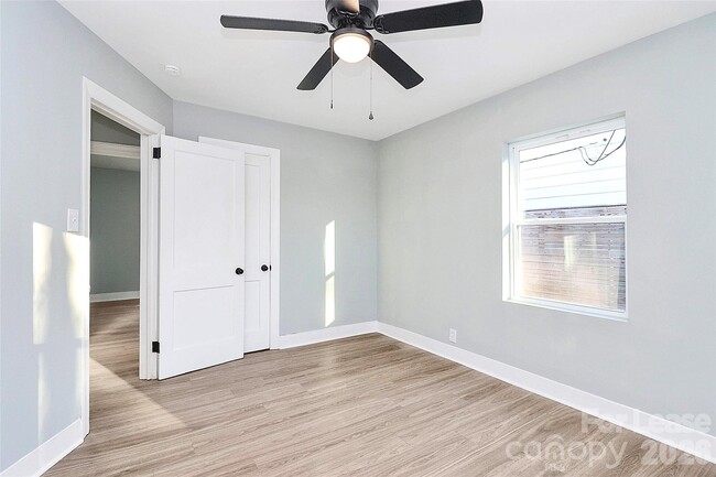 Building Photo - 1521 Effingham Rd