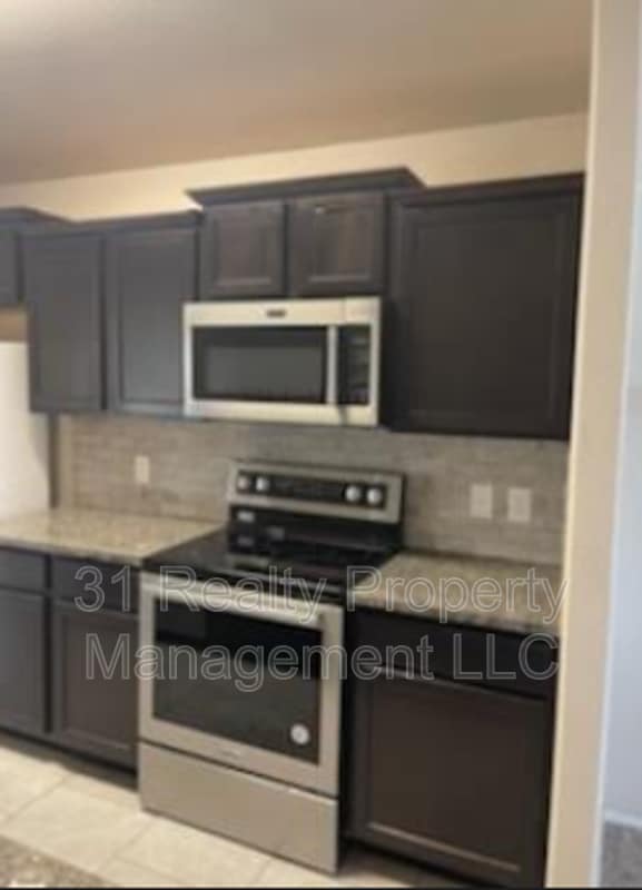 Building Photo - 1028 E 90th St