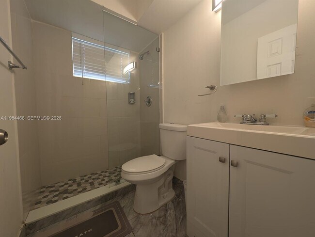 Building Photo - 1446 Ocean Dr