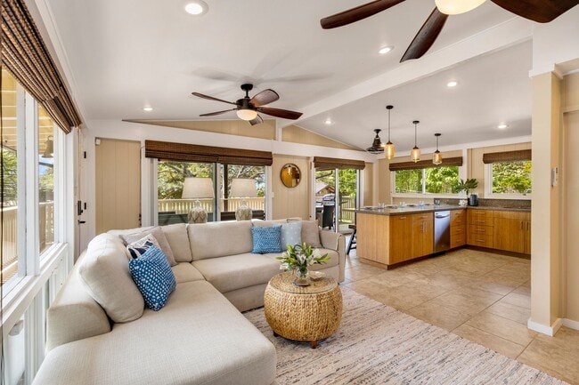 Building Photo - Well kept, private stand alone home steps ...