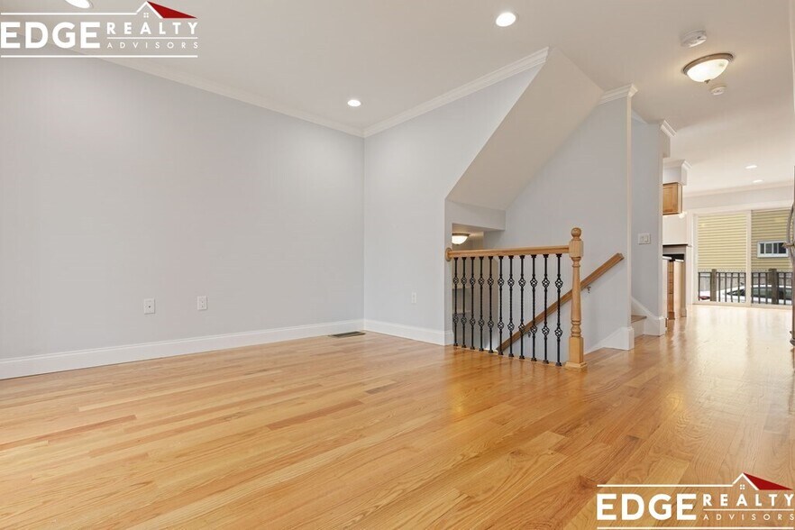 Building Photo - 58 Holton St