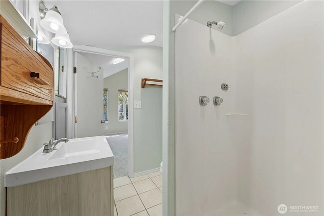 Building Photo - Stunning Newly Remodeled 3-Bed, 2-Bath Home in Great Location!