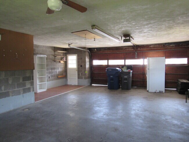 Building Photo - 1012 16th 1/2 St