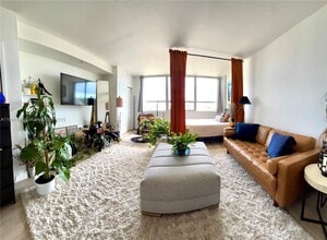 Building Photo - 1500 Bay Rd