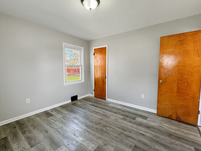 Building Photo - Own Your Own 3 Bedroom Home