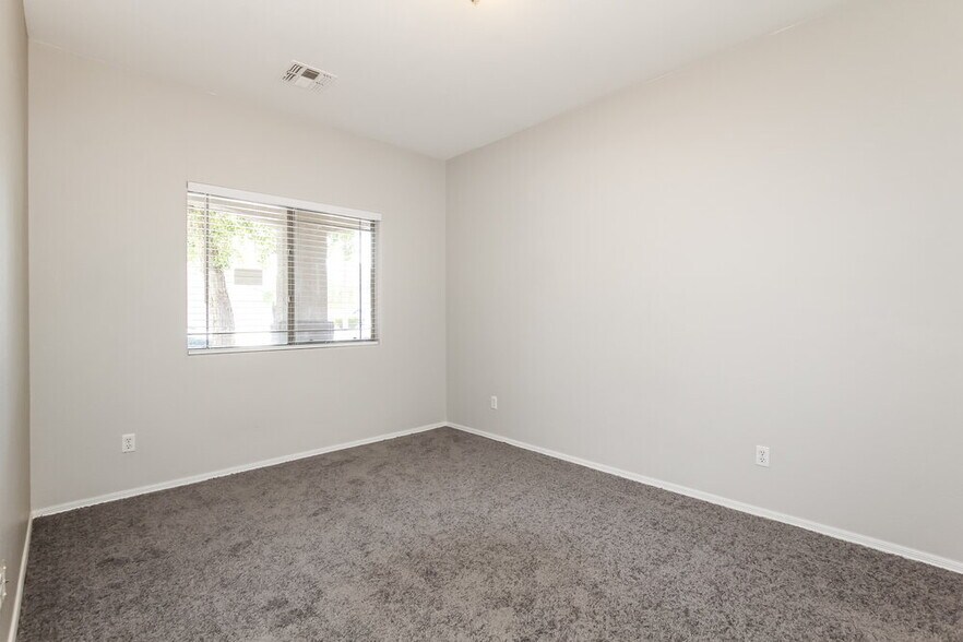 Building Photo - 6622 W Riva Rd