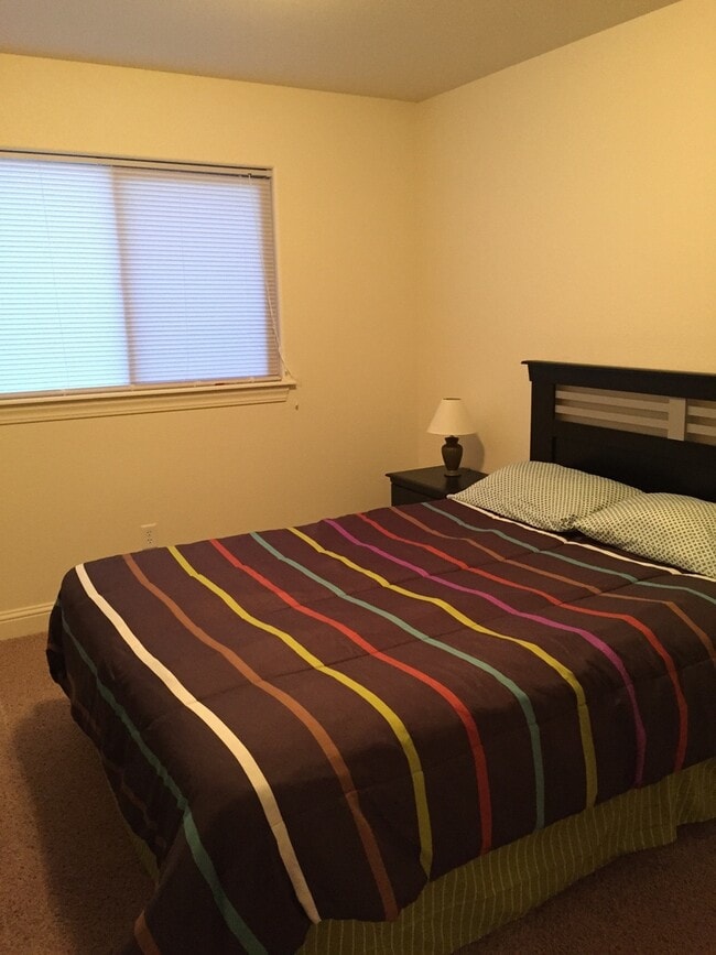 Building Photo - 3 BEDROOM, 2.5 BATHROOM SADDLE RIDGE TWIN HOME WITH 2 CAR ATTACHED GARAGE