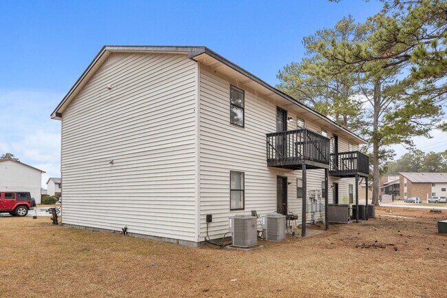 Building Photo - Welcome to Ravenwood Drive!