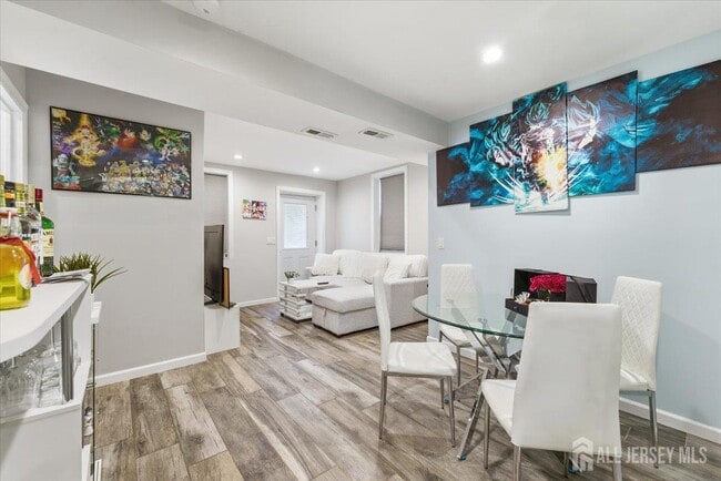 Building Photo - 316 Evergreen Ave