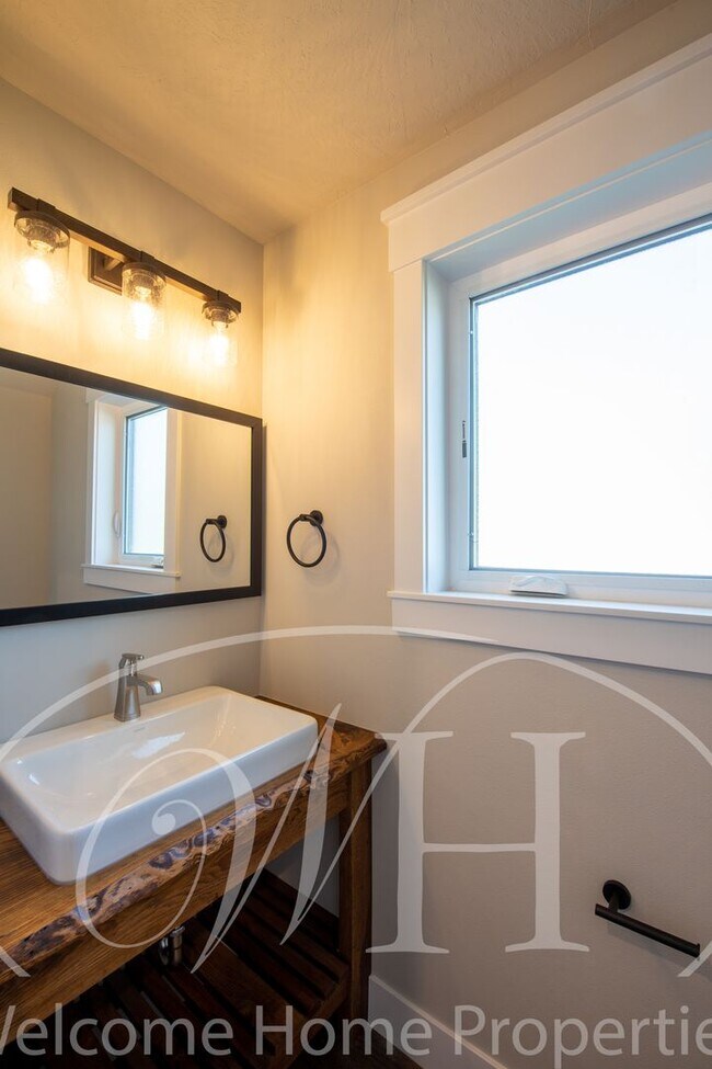 Building Photo - Garrison Duplex