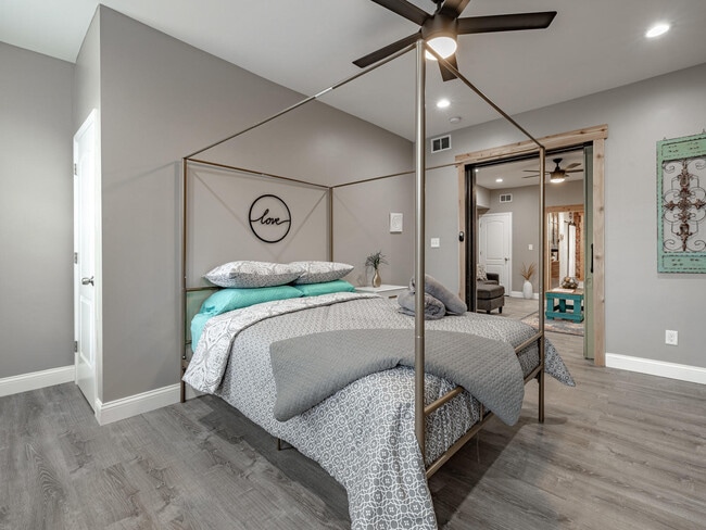 Building Photo - 3853 McRee Ave