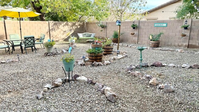 Building Photo - 21143 E Roundup Way