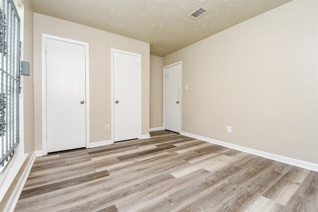 Building Photo - 15222 Morning Dove Dr