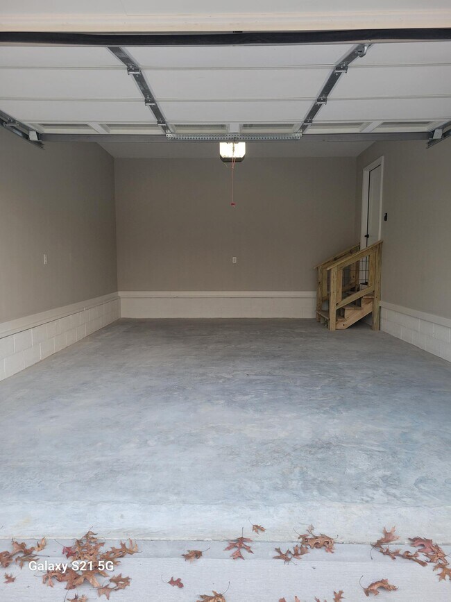 Building Photo - 6036 Seneca Trail