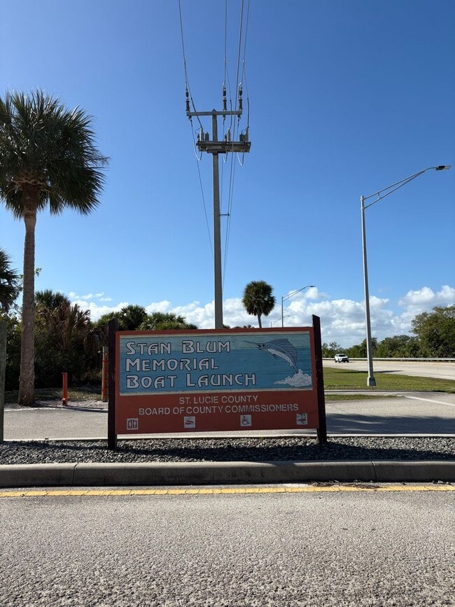 Building Photo - 914 Shorewinds Dr