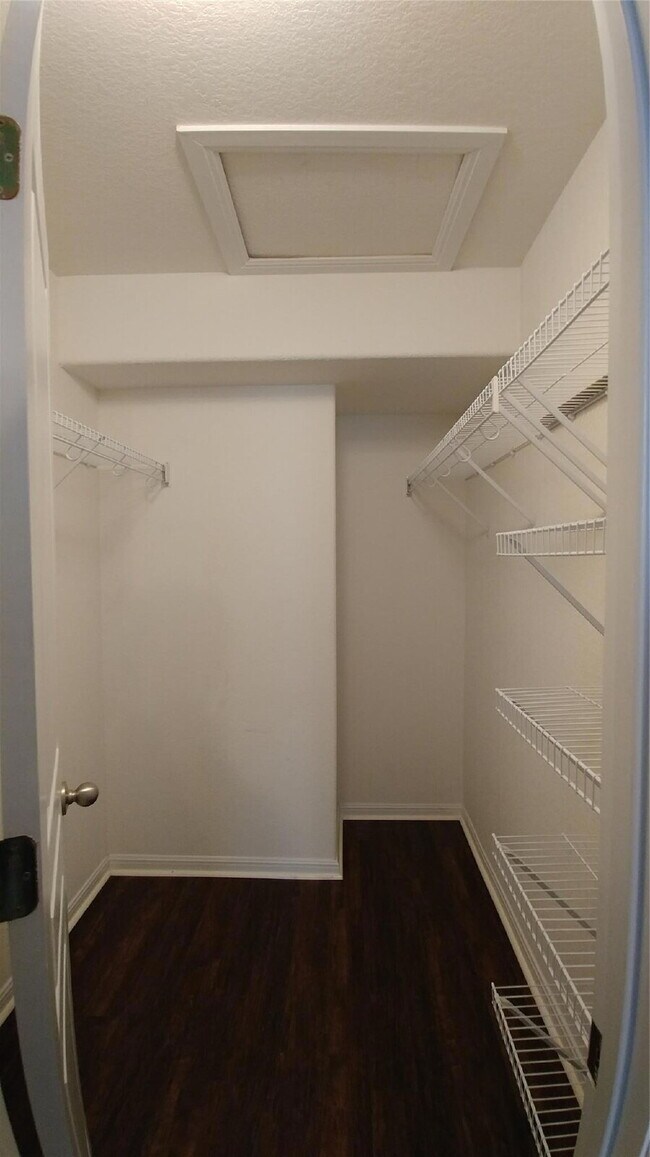 Building Photo - 112 Rush Haven