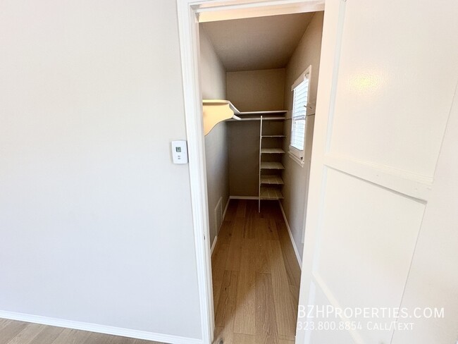 Building Photo - Newly Updated 1Bedroom 1Bathroom In Hollywood