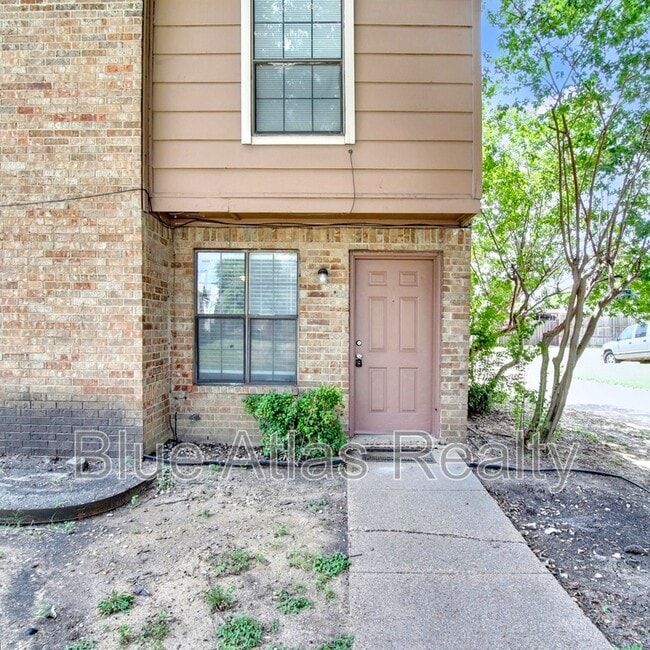 Building Photo - 2718 Wimbledon Ct