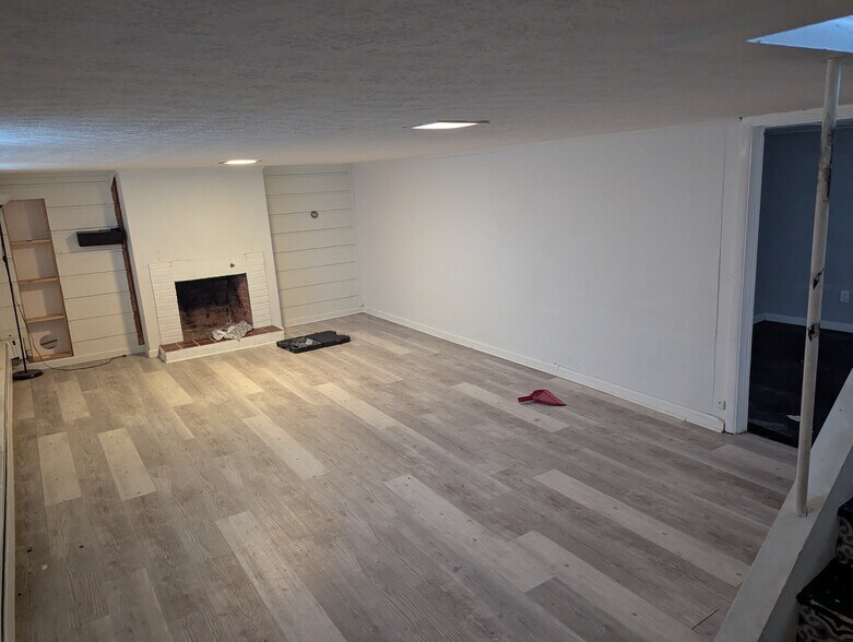Building Photo - 405 Edgehill Rd