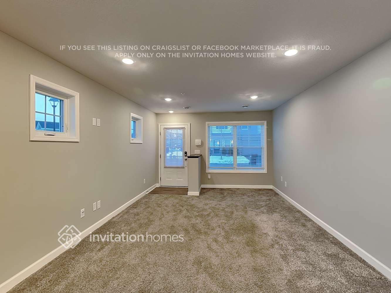 Building Photo - 10900 Everest Pl N