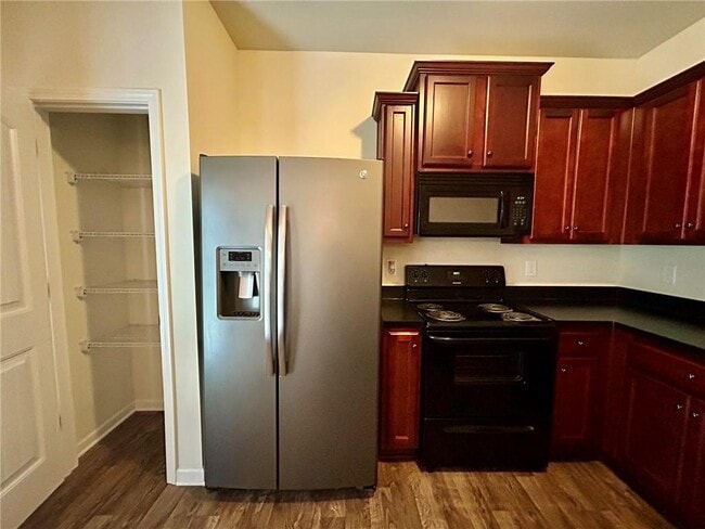 Building Photo - 664 Oakside Pl