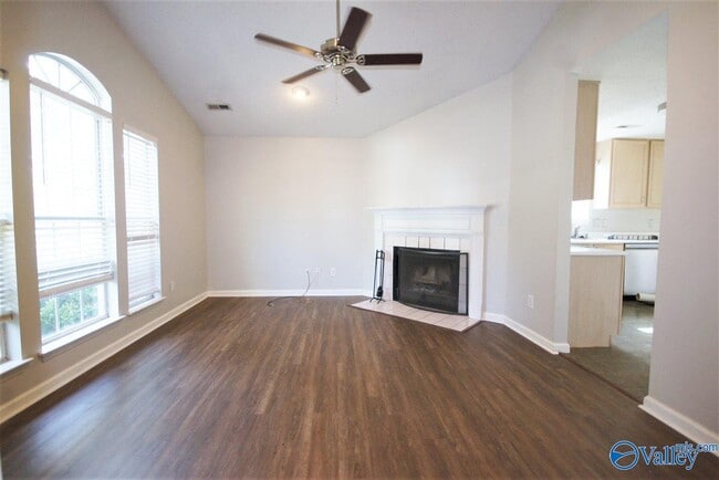 Building Photo - 252 Mountain Creek Dr