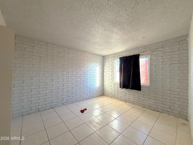 Building Photo - 433 W Ray Rd