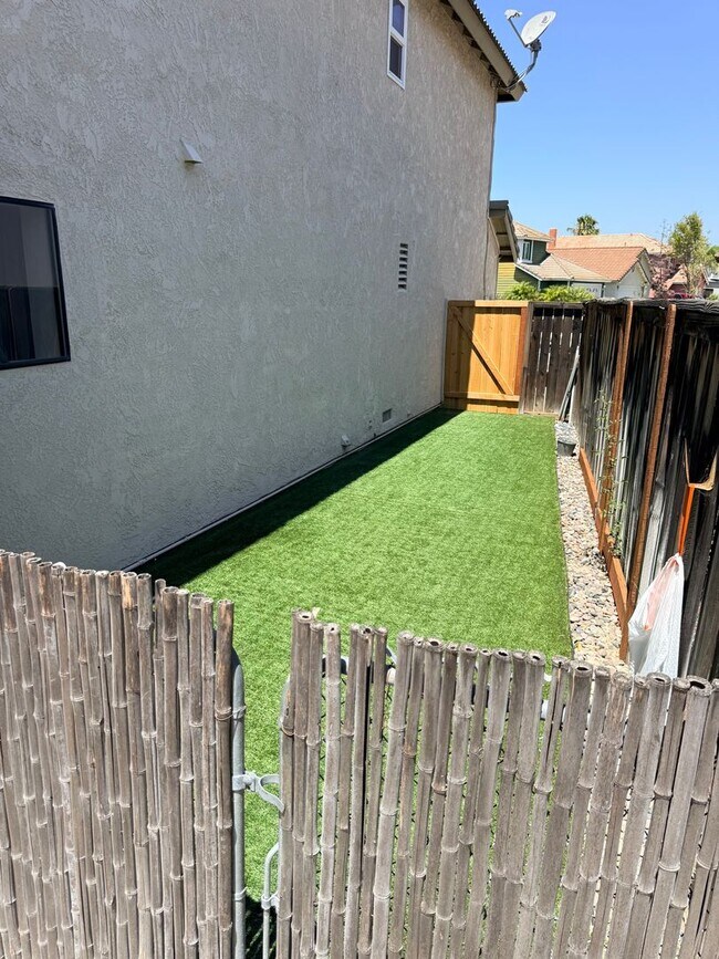 Building Photo - 4 Bedroom Pool House for rent in South Temecula