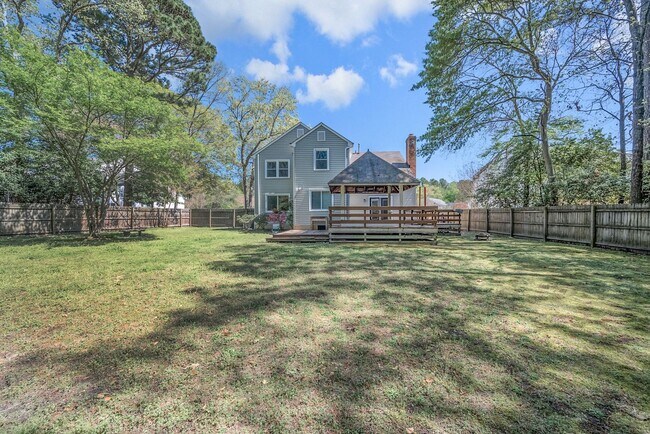 Building Photo - 304 Lynn's Way Yorktown VA 23962: Freshly Painted Updated Photos Coming !