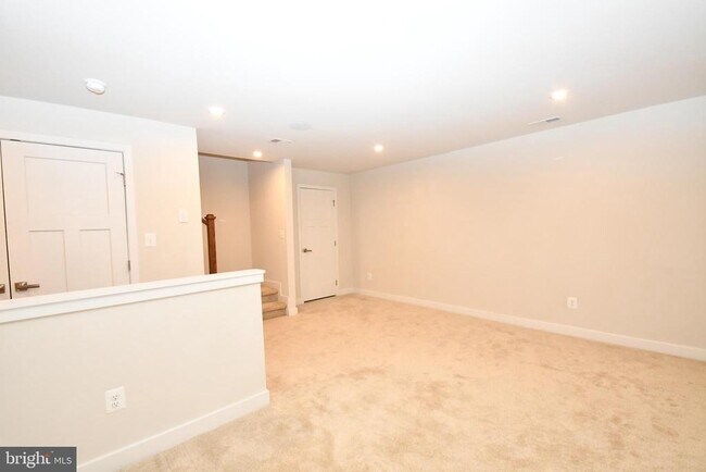 Building Photo - 2105 Hemlock Bay Rd