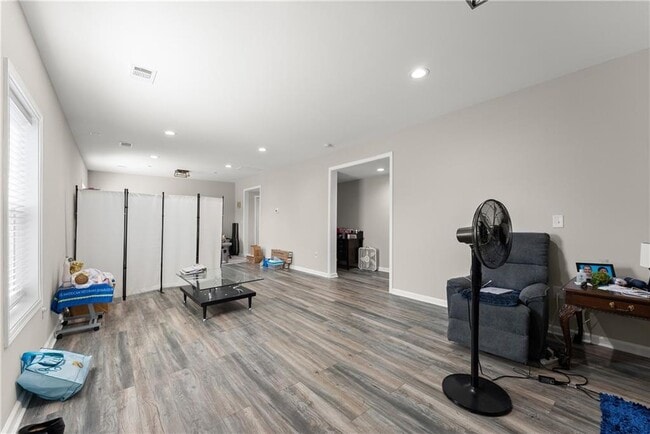 Building Photo - 156 Round Pond Dr