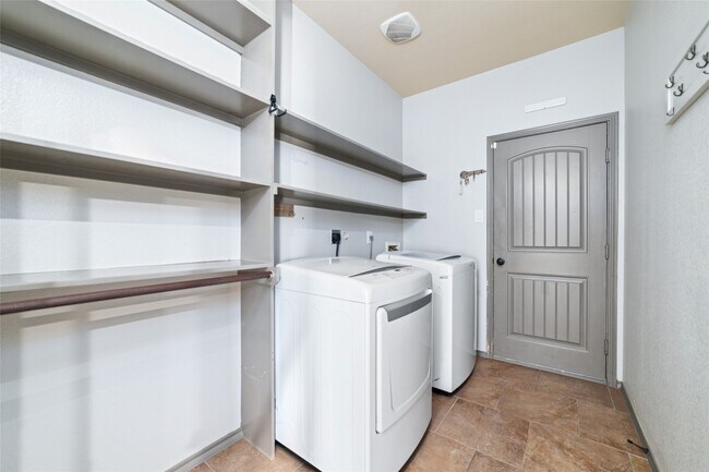 Building Photo - 5115 Whitebridge Ln