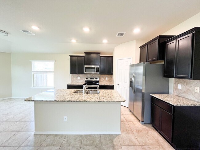 Building Photo - Available NOW!! Beautiful 1 story, 3 bedro...