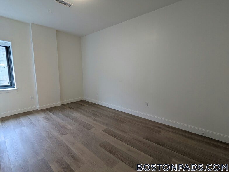 Building Photo - 1079 Commonwealth Ave