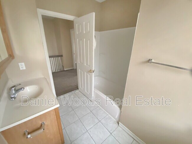 Building Photo - 1614 68th Ave