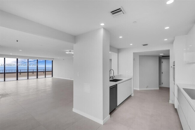 Building Photo - 251 Crandon Blvd