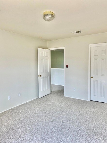 Building Photo - 18708 Dry Pond Dr