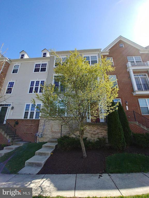 Building Photo - 8007 Sport View Rd