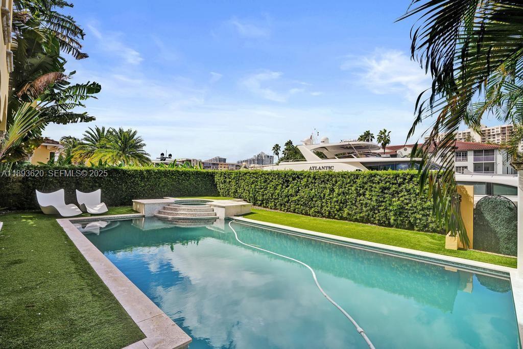 Building Photo - 17001 Collins Ave