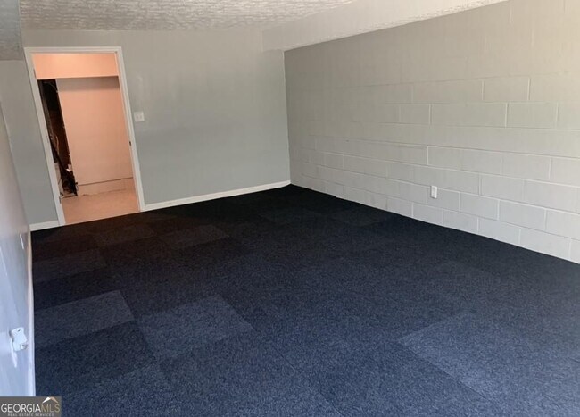 Building Photo - 19 Oak Hill Dr